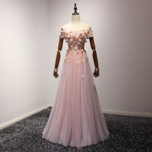 Fine Perle Rosa Selskapskjoler 2017 Prinsesse Lange Gripende Ruffles Av Skulderen Korte Ermer Ryggløse Beading Paljetter Appliques Blomst Formelle Kjoler