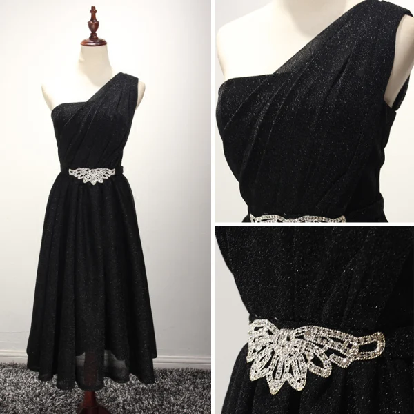 Klassisch Schwarz Partykleider 2017 Fallende Rüsche Wadenlang A Linie One-Shoulder Ärmellos Rückenfreies Strass Stoffgürtel Glanz Festliche Kleider