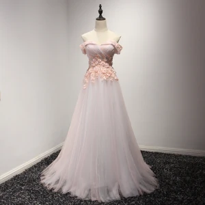 Fine Perle Rosa Selskapskjoler 2017 Prinsesse Feie Tog Gripende Ruffles Av Skulderen Korte Ermer Ryggløse Krystall Perle Appliques Blomst Formelle Kjoler