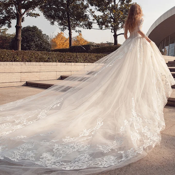 Rimelig Mote Kirke Brudekjoler 2017 Blonder Appliques Kjæreste Langermede Ryggløse Cathedral Train Hvit Ballkjole