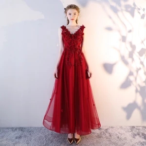 Fine Burgunder Selskapskjoler 2018 Prinsesse V Hals Uten Ermer Blonder Appliques Blomst Perle Ankel Lengde Buste Ryggløse Formelle Kjoler