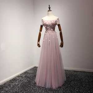 Fine Perle Rosa Selskapskjoler 2017 Prinsesse Lange Gripende Ruffles Av Skulderen Korte Ermer Ryggløse Perle Beading Blonder Appliques Blomst Formelle Kjoler