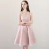 Modest / Simple Blushing Pink Homecoming Graduation Dresses 2018 A-Line / Princess Spaghetti Straps Sleeveless Knee-Length Ruffle Backless Formal Dresses