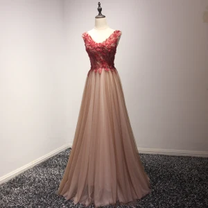 Fine Rød Perle Rosa Selskapskjoler 2017 Prinsesse Lange Gripende Ruffles V Hals Uten Ermer Ryggløse Beading Perle Appliques Blomst Formelle Kjoler