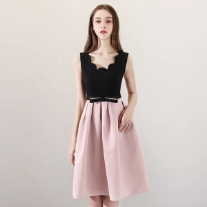 Enkel Svart Rødmende Rosa Homecoming Graduation Kjoler 2018 Prinsesse Fantastiske Unike V Hals Uten Ermer Sløyfe Sash Knelengde Buste Ryggløse Formelle Kjoler