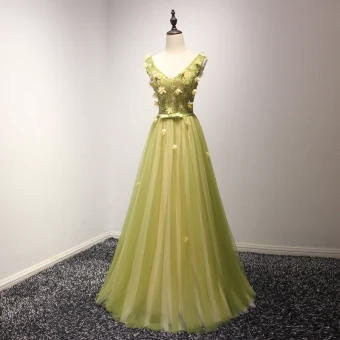 Elegante Lindgrün Abendkleider 2017 A Linie Lange Fallende Rüsche V Ausschnitt Schultern Ärmellos Rückenfreies Perlenstickerei Kristall Pailletten Applikationen Blumen Schleife Stoffgürtel Festliche Kleider