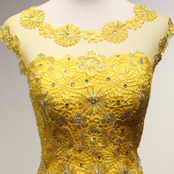 Moderne / Mode Jaune Robe De Soirée 2017 Princesse Train De Balayage Volants en Cascade Encolure Dégagée Sans Manches Dos Nu En Dentelle Appliques Percé Robe De Ceremonie