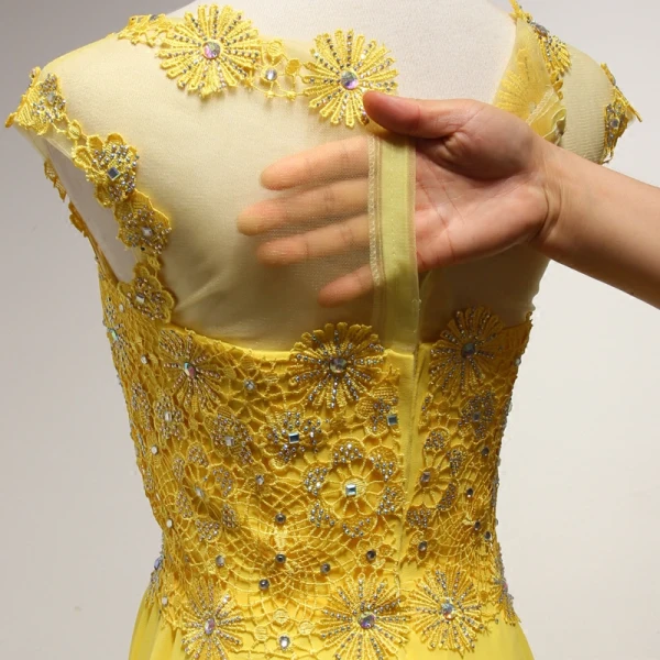Moderne / Mode Jaune Robe De Soirée 2017 Princesse Train De Balayage Volants en Cascade Encolure Dégagée Sans Manches Dos Nu En Dentelle Appliques Percé Robe De Ceremonie