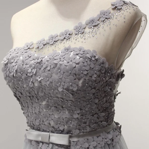 Schöne Grau Abendkleider 2017 A Linie Lange Fallende Rüsche One-Shoulder Ärmellos Rückenfreies Schleife Stoffgürtel Perle Applikationen Blumen Strass Durchbohrt Festliche Kleider