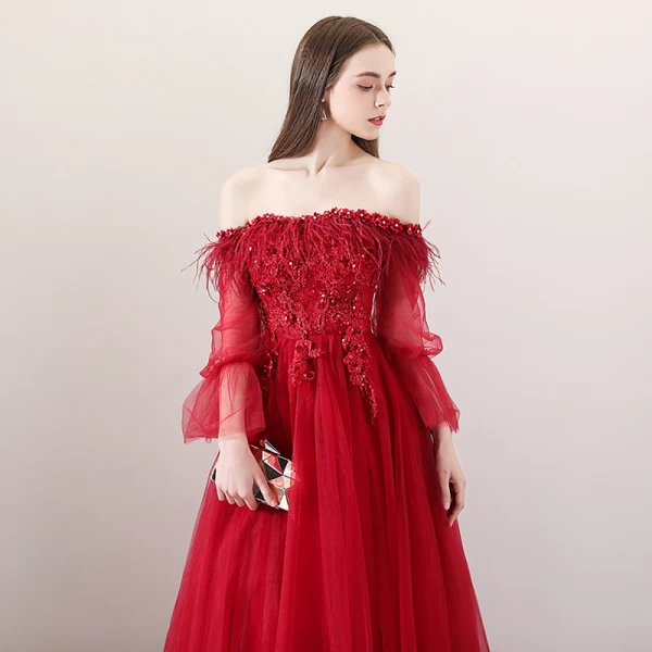 Charmant Bordeaux Robe De Soirée 2018 Princesse De l'épaule Manches Longues Appliques En Dentelle Fleur Faux Diamant Plumes Tribunal Train Volants Dos Nu Robe De Ceremonie