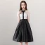 Simple Noire Blanche de retour Robe De Graduation 2018 Princesse Noeud Encolure Dégagée Manches Courtes Ceinture Mi-Longues Volants Robe De Ceremonie