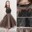 Modern / Fashion Brown See-through Homecoming Graduation Dresses 2018 A-Line / Princess Scoop Neck Sleeveless Appliques Pierced Lace Metal Sash Knee-Length Ruffle Formal Dresses