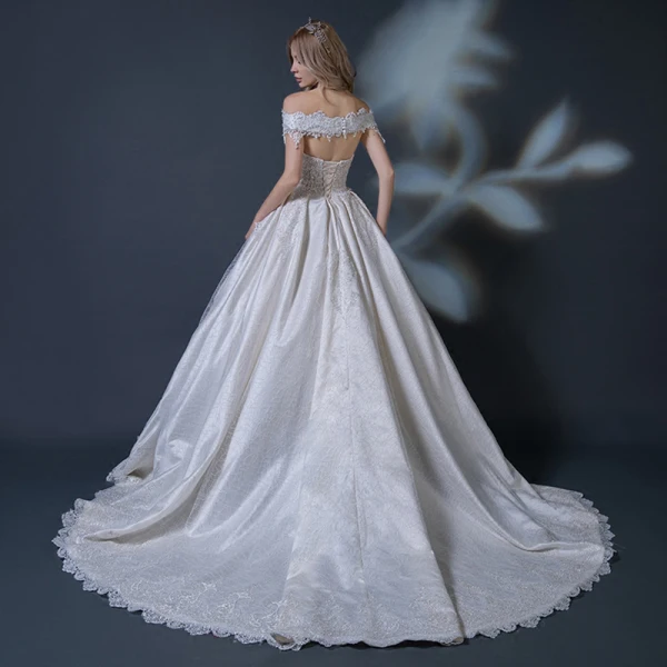 Vintage / Retro Champagne Wedding Dresses 2018 Ball Gown Off-The-Shoulder Short Sleeve Backless Appliques Lace Beading Ruffle Chapel Train