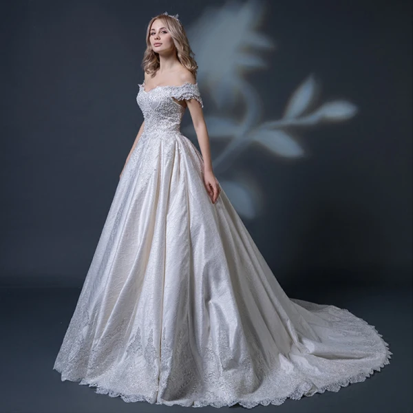 Vintage / Retro Champagne Wedding Dresses 2018 Ball Gown Off-The-Shoulder Short Sleeve Backless Appliques Lace Beading Ruffle Chapel Train