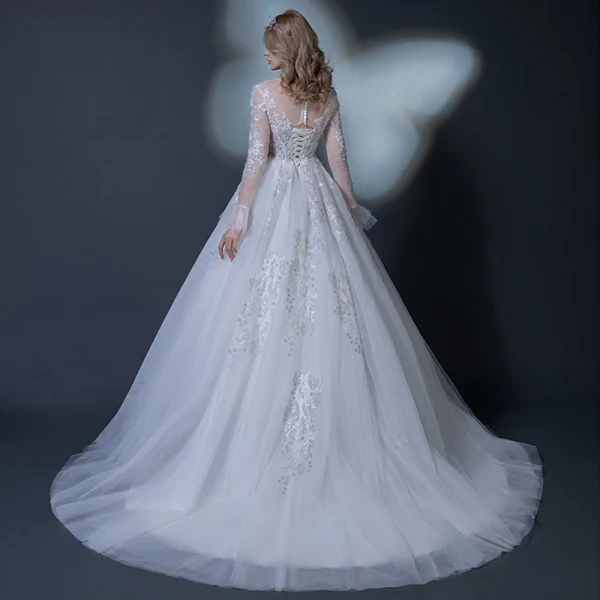 Abordable Blanche Robe De Mariée 2018 Robe Boule Encolure Dégagée Manches Longues Dos Nu Appliques Percé En Dentelle Perlage Volants Chapel Train