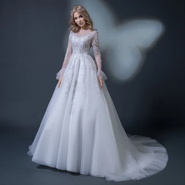 Abordable Blanche Robe De Mariée 2018 Robe Boule Encolure Dégagée Manches Longues Dos Nu Appliques Percé En Dentelle Perlage Volants Chapel Train