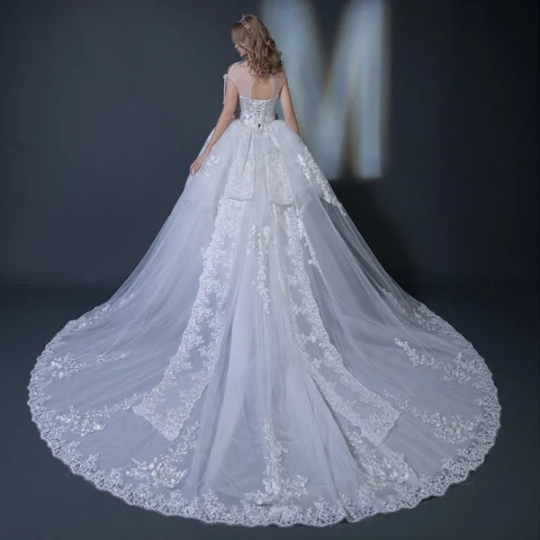 Élégant Blanche Transparentes Robe De Mariée 2018 Robe Boule Encolure Dégagée Dos Nu Appliques En Dentelle Perlage Volants Chapel Train