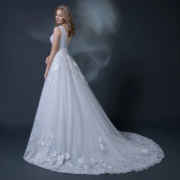 Chic / Belle Blanche Robe De Mariée 2018 Princesse V-Cou Sans Manches Dos Nu Perlage Appliques En Dentelle Plumes Volants Chapel Train
