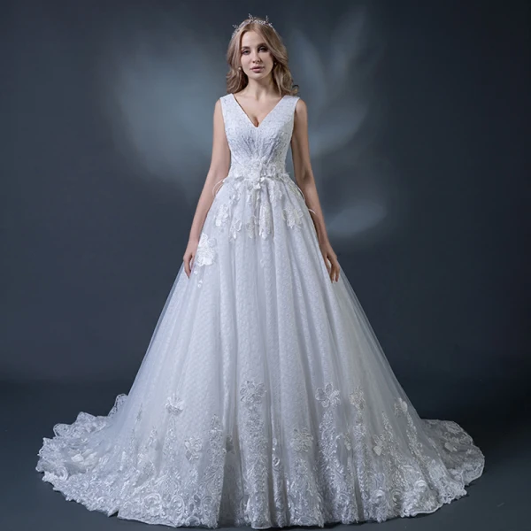 Chic / Belle Blanche Robe De Mariée 2018 Princesse V-Cou Sans Manches Dos Nu Perlage Appliques En Dentelle Plumes Volants Chapel Train