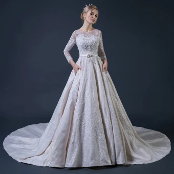 Lyx Champagne Pierced Bröllopsklänningar 2018 Prinsessa Urringning Långärmad Halterneck Beading Appliqués Spets Rosett Skärp Ruffle Cathedral Train