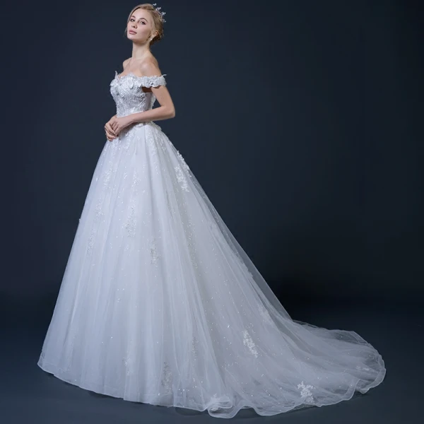 Erschwinglich Weiß Brautkleider 2018 Ballkleid Off Shoulder Kurze Ärmel Rückenfreies Perlenstickerei Applikationen Mit Spitze Glanz Tülle Rüschen Kapelle-Schleppe