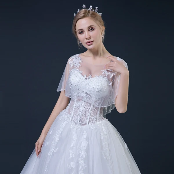 Abordable Blanche Transparentes Robe De Mariée Avec Châle 2018 Robe Boule Encolure Dégagée Dos Nu Appliques Percé En Dentelle Perlage Volants Longue
