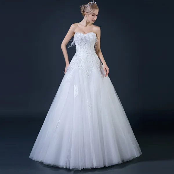 Affordable White Wedding Dresses 2018 A-Line / Princess Sweetheart Sleeveless Backless Feather Appliques Lace Rhinestone Ruffle Floor-Length / Long