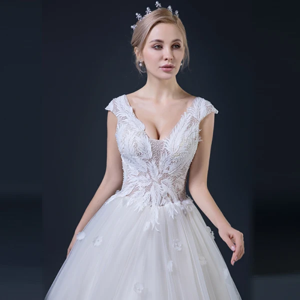 Affordable Ivory Wedding Dresses 2018 A-Line / Princess V-Neck Sleeveless Backless Appliques Lace Beading Ruffle Floor-Length / Long