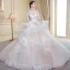 Moderne / Mode Volants en Cascade Robe De Mariée 2018 Robe Boule En Dentelle Appliques Brodé Encolure Dégagée Dos Nu 3/4 Manches Royal Train Mariage