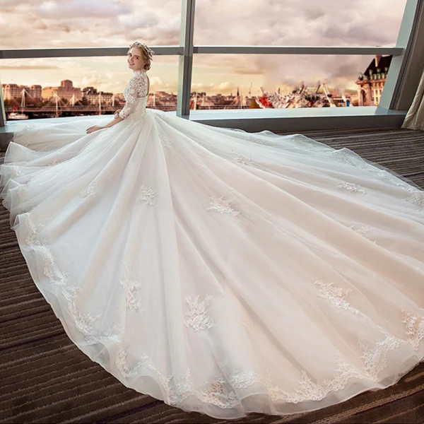 Chic / Belle Blanche Robe De Mariée 2018 Robe Boule En Dentelle Appliques Col Haut Dos Nu 1/2 Manches Cathedral Train Mariage
