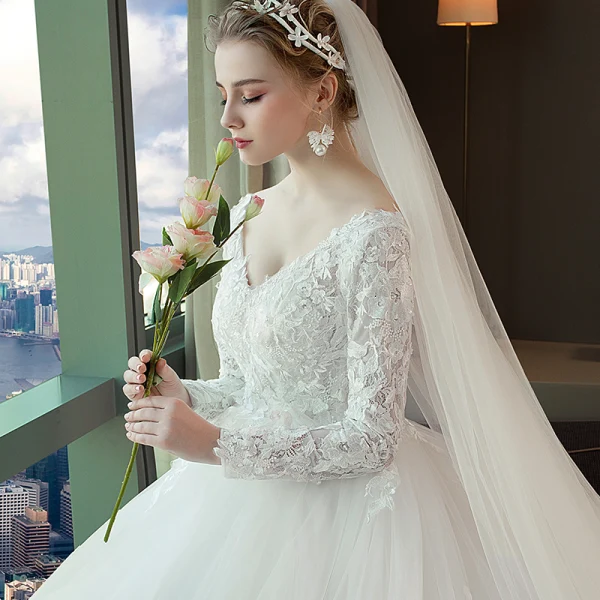 Chic / Belle Blanche Robe De Mariée 2018 Robe Boule En Dentelle Appliques Cristal Perlage V-Cou Dos Nu Manches Longues Cathedral Train Mariage