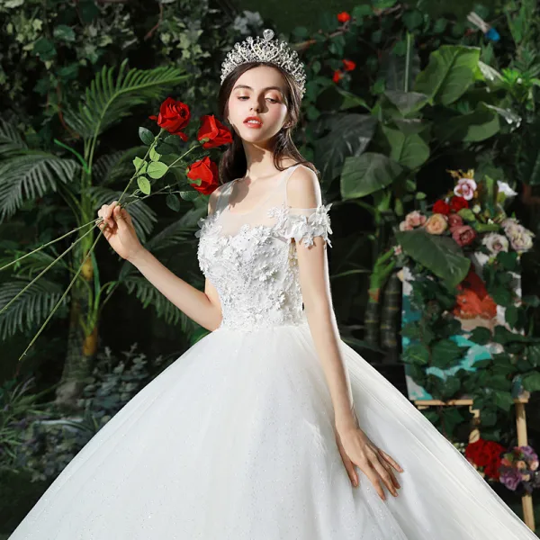 Stunning White Wedding Dresses 2018 Ball Gown Lace Appliques Beading Scoop Neck Backless Sleeveless Royal Train Wedding