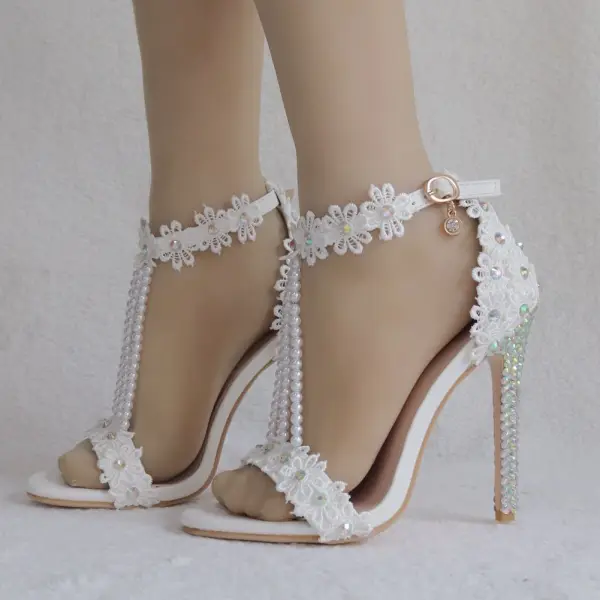 Charmant Weiß Brautschuhe 2018 Spitze Blumen Strass Knöchelriemen Perle T-Riemen 9 cm Stilettos Peeptoes Hochzeit Hochhackige