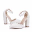 Schöne Weiß Brautschuhe 2018 Spitze Blumen Perle Knöchelriemen 8 cm Thick Heels Spitzschuh Hochzeit Hochhackige
