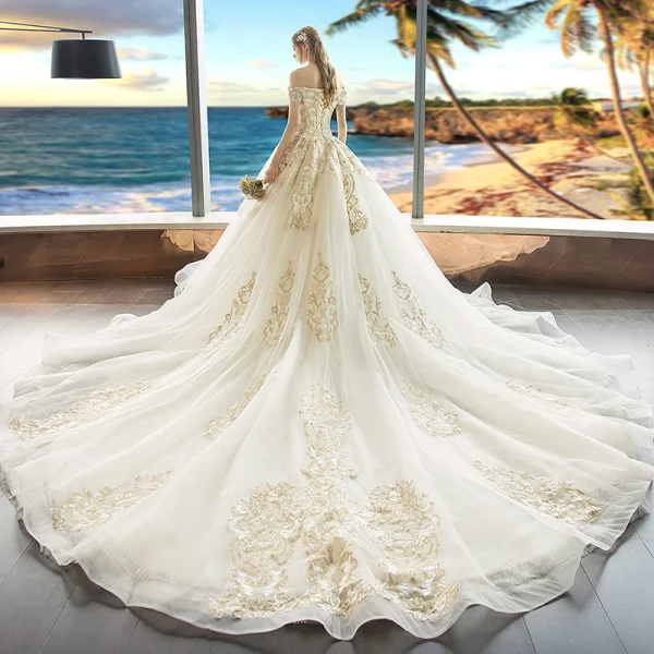 Luxe Champagne Robe De Mariée 2018 Princesse Appliques En Dentelle Perle De l'épaule Dos Nu Manches Courtes Royal Train