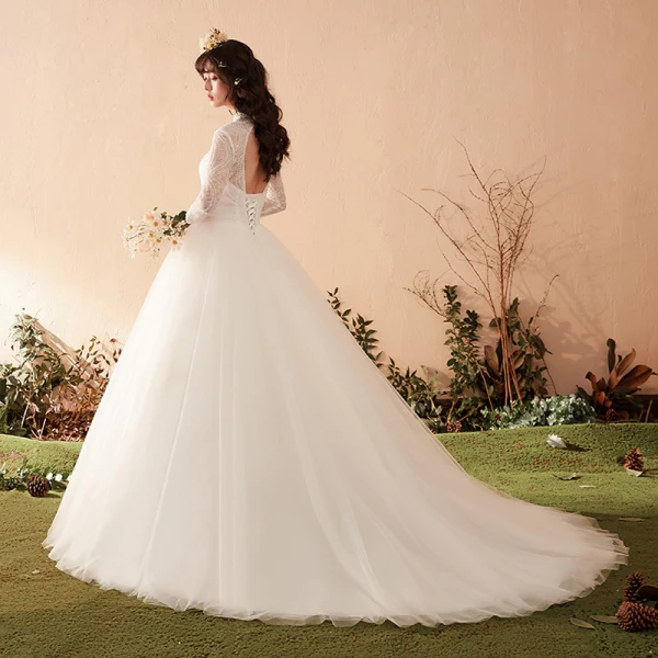 Élégant Ivoire Robe De Mariée 2018 Robe Boule Dentelle Encolure Dégagée Dos Nu Manches Longues Chapel Train Mariage
