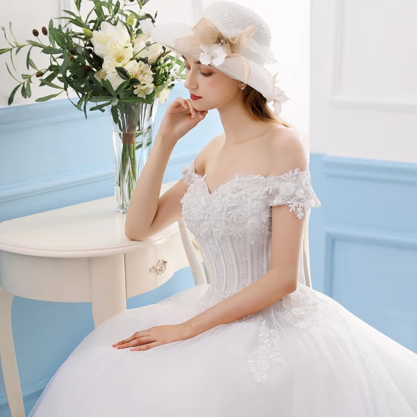 Élégant Ivoire Robe De Mariée 2019 Princesse En Dentelle Fleur Cristal Paillettes De l'épaule Manches Courtes Dos Nu Cathedral Train