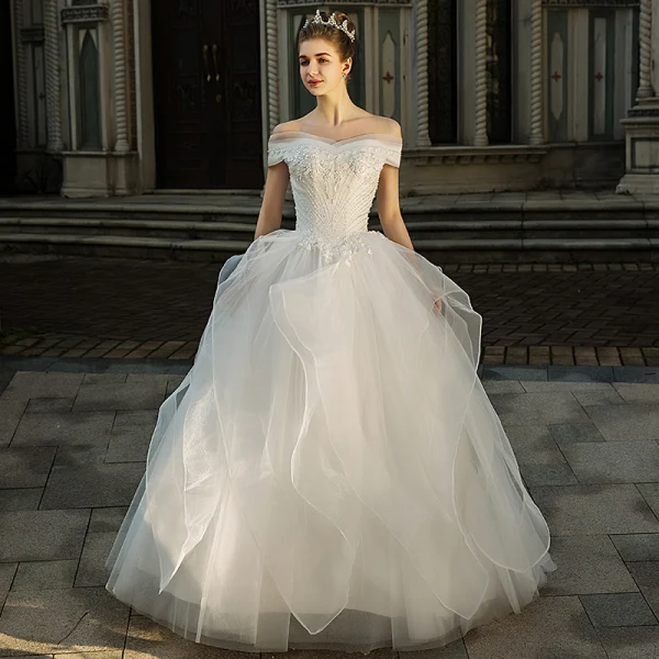 Élégant Ivoire Robe De Mariée 2018 Robe Boule Dentelle Perlage Cristal Paillettes Volants en Cascade De l'épaule Dos Nu Sans Manches Longue Mariage