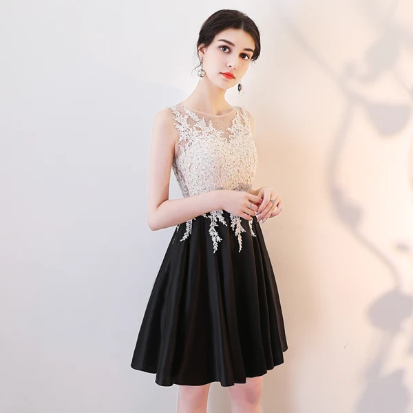 Chic / Belle Noire Robe De Cocktail 2019 Princesse Encolure Dégagée En Dentelle Appliques Faux Diamant Sans Manches Courte Robe De Ceremonie