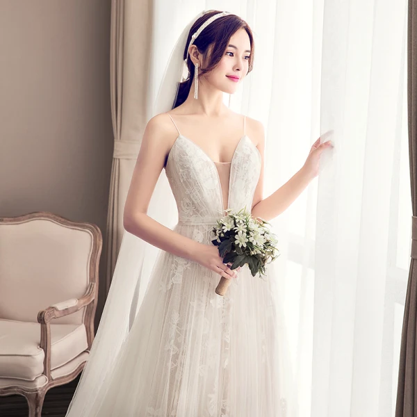 Élégant Champagne Plissée Robe De Mariée 2019 Princesse Bretelles Spaghetti En Dentelle Fleur Sans Manches Dos Nu Tribunal Train