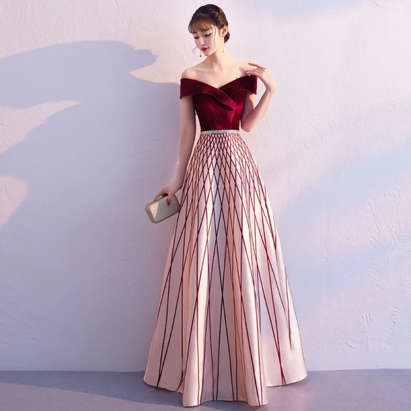 Chic / Beautiful Burgundy Evening Dresses  2019 A-Line / Princess Off-The-Shoulder Suede Short Sleeve Backless Striped Floor-Length / Long Formal Dresses