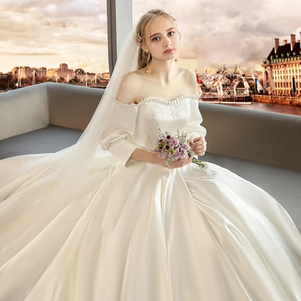 Enkel Elfenben Brudekjoler 2019 Prinsesse Av Skulderen 3/4 Ermer Ryggløse Cathedral Train