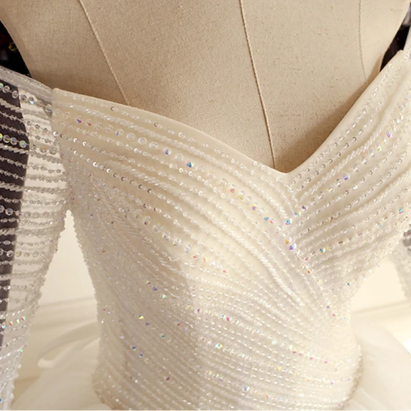 Élégant Champagne Volants Gonflée Robe De Mariée 2018 Robe Boule Fait main Perlage Paillettes Cristal De l'épaule Dos Nu 3/4 Manches Longue Mariage