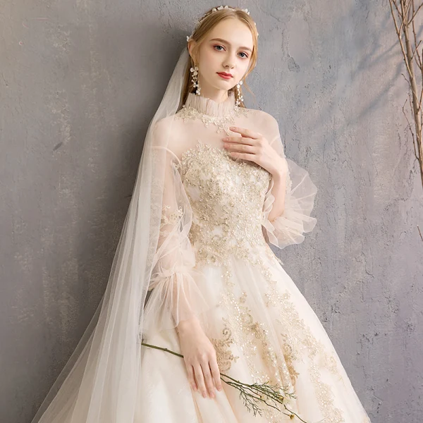 Eleganckie Szampan Suknie Ślubne 2019 Princessa Wysokiej Szyi Z Koronki Kwiat Cekiny Rękawy z dzwoneczkami Bez Pleców Trenem Królewski