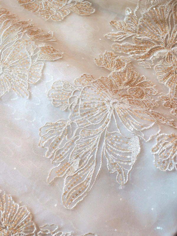 Luxe Champagne Robe De Mariée 2019 Robe Boule Encolure Dégagée En Dentelle Fleur Paillettes 3/4 Manches Royal Train