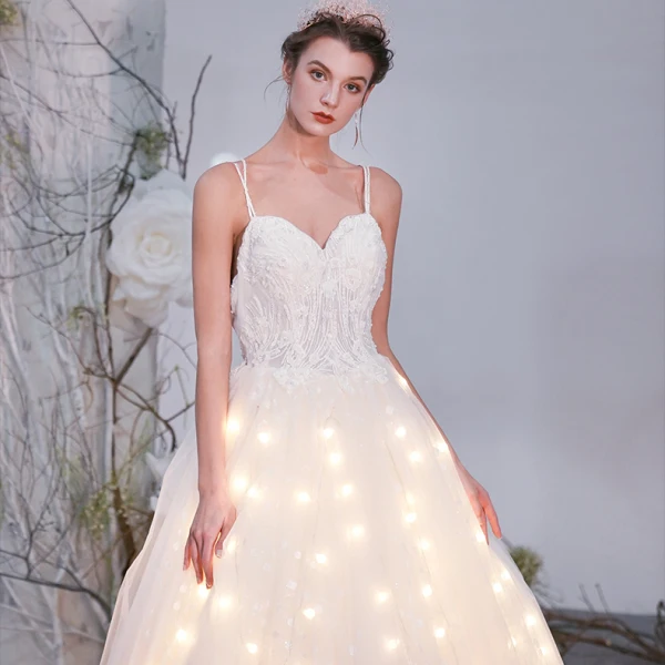 Élégant Champagne Robe De Mariée 2019 Princesse Bretelles Spaghetti Perlage Perle En Dentelle Fleur Sans Manches Dos Nu Longue