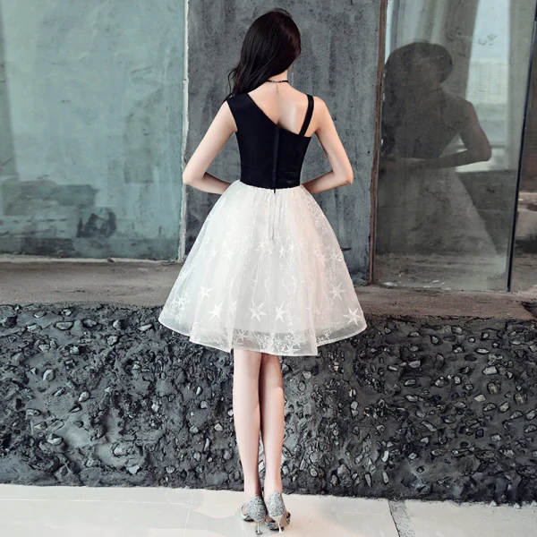 Modern / Fashion Black Homecoming Graduation Dresses 2019 A-Line / Princess Lace Appliques Star Shoulders Sleeveless Backless Knee-Length Formal Dresses
