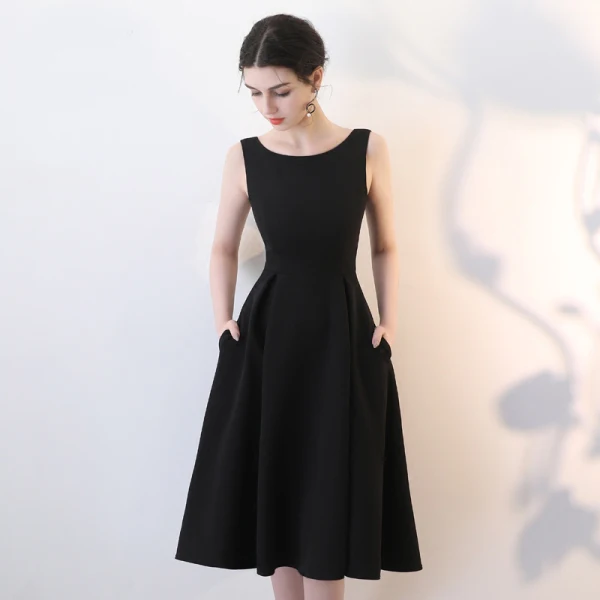 Modest / Simple Black Homecoming 2019 Graduation Dresses A-Line / Princess Scoop Neck Sleeveless Backless Knee-Length Formal Dresses