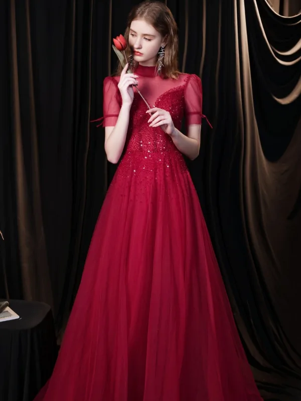 Élégant Bordeaux Robe De Soirée 2021 Princesse Col Haut Perlage Paillettes Manches Courtes Dos Nu Longue Robe De Ceremonie
