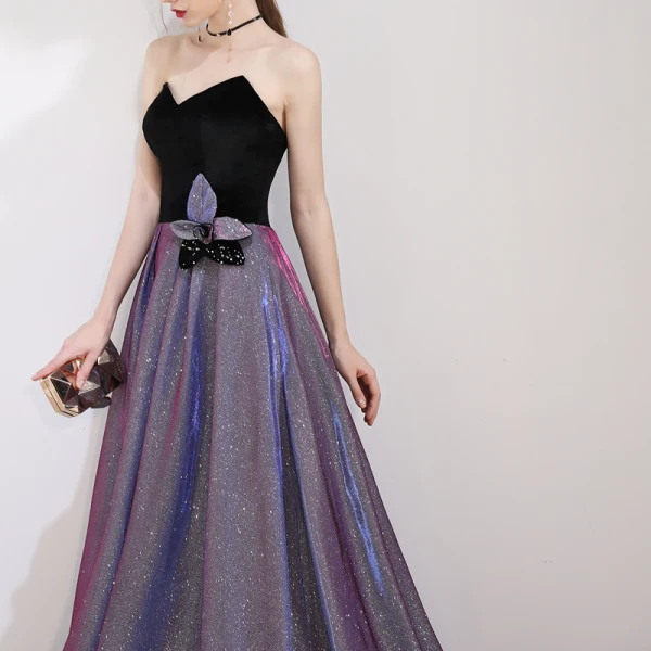 Sjarmerende Purple Stjernehimmelen Selskapskjoler 2019 Prinsesse Suede Strapless Glitter Polyester Appliques Uten Ermer Ryggløse Feie Tog Formelle Kjoler